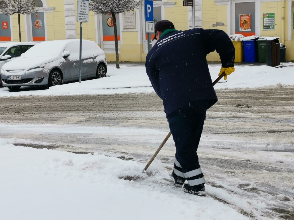 Čišćenje brdskih ulica, pješačkih prijelaza i mostova